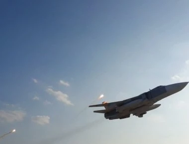 Low pass από ένα SU-24 στην Ουκρανία «κόβει» την ανάσα (βίντεο)